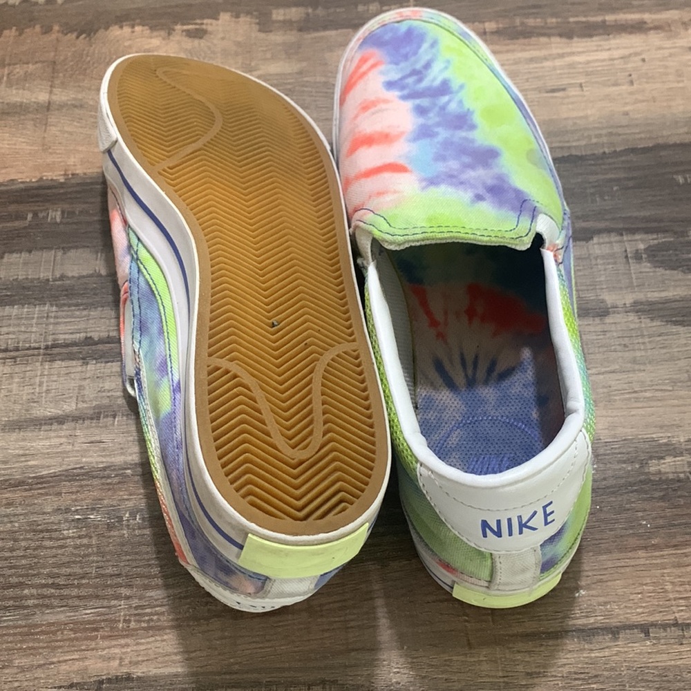 Nike Women’s Tie Dye Slip Ons Size 11 - Picture 5 of 5